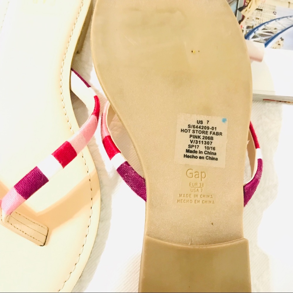 GAP Sandals Threaded Color Blocks Straps Like New! - Picture 4 of 4